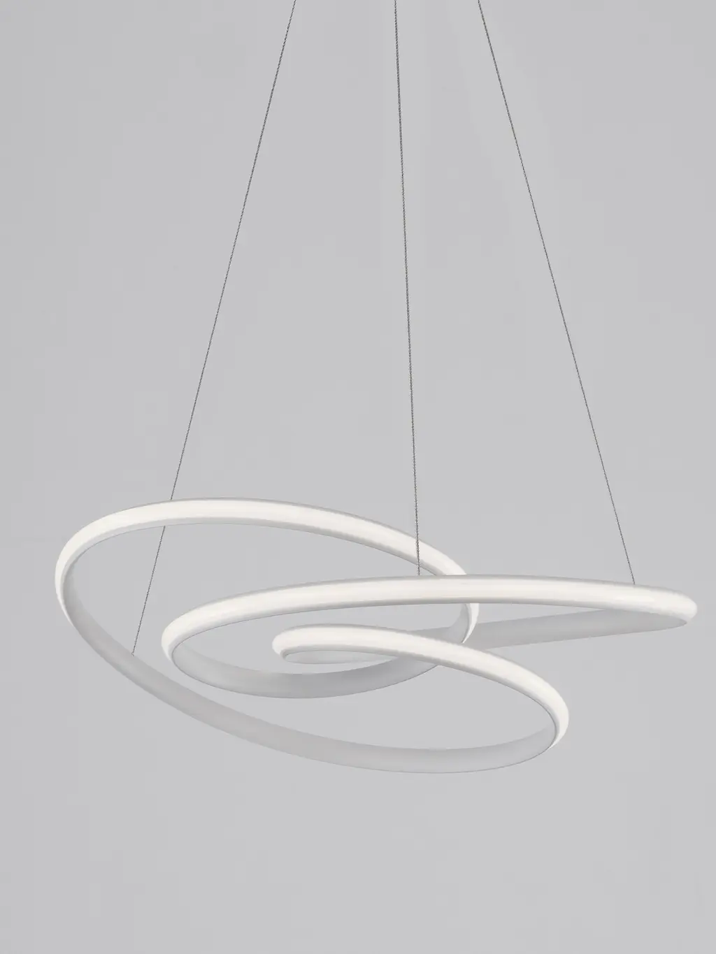 MENTON — Suspensions Nova Luce