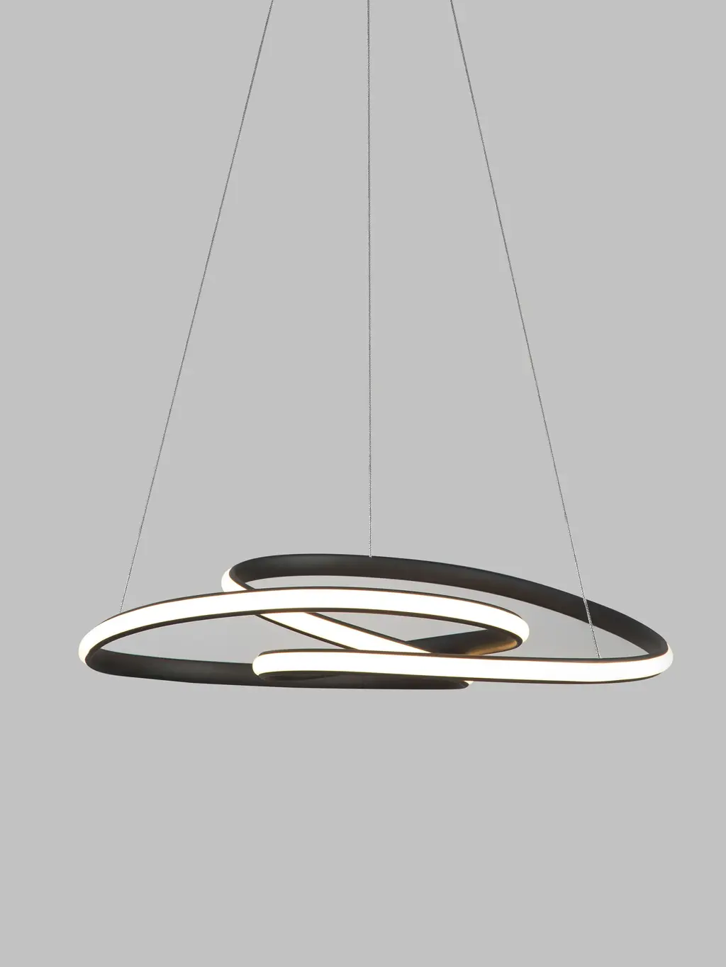 MENTON — Suspensions Nova Luce