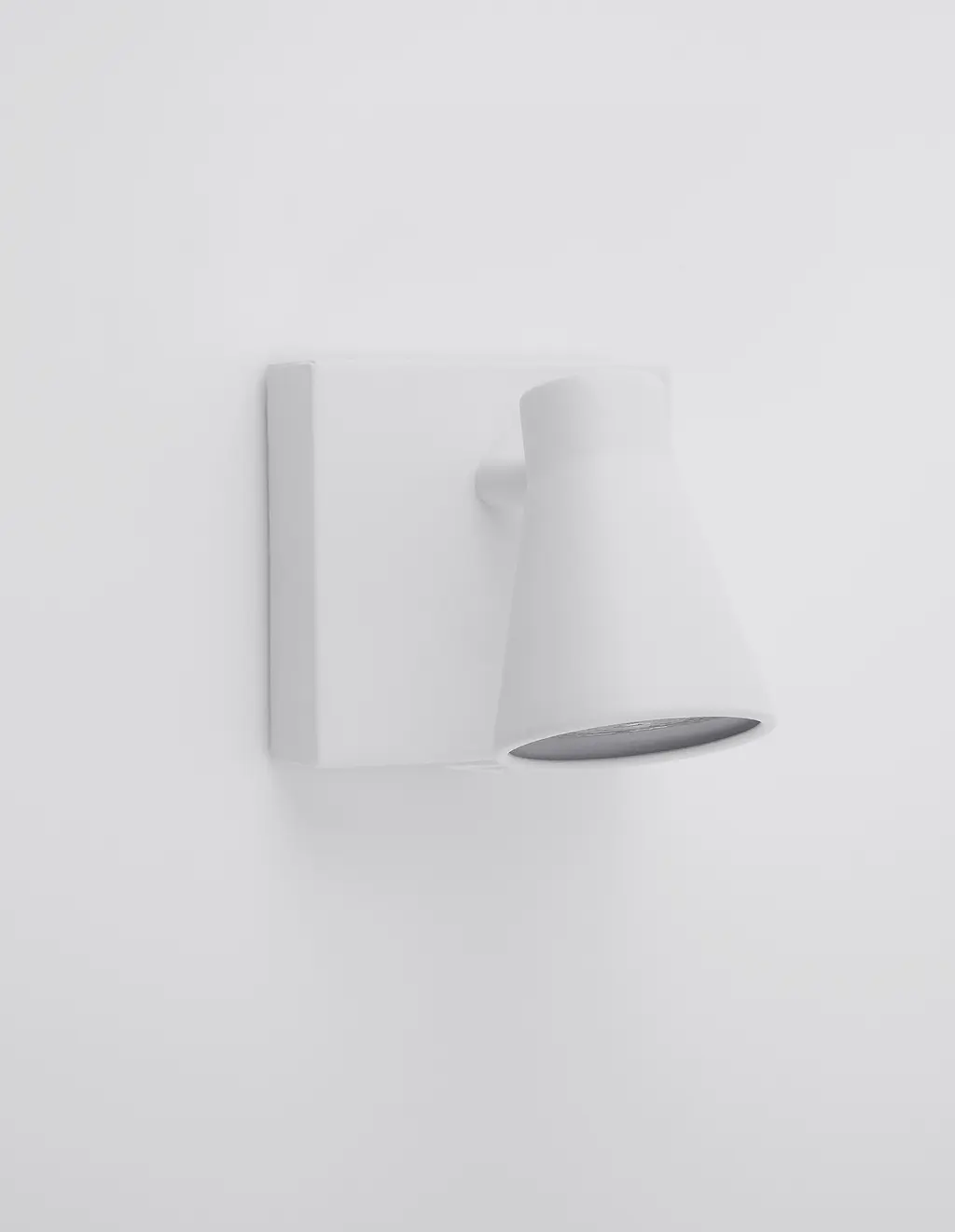 DUBLIN — Spots Nova Luce