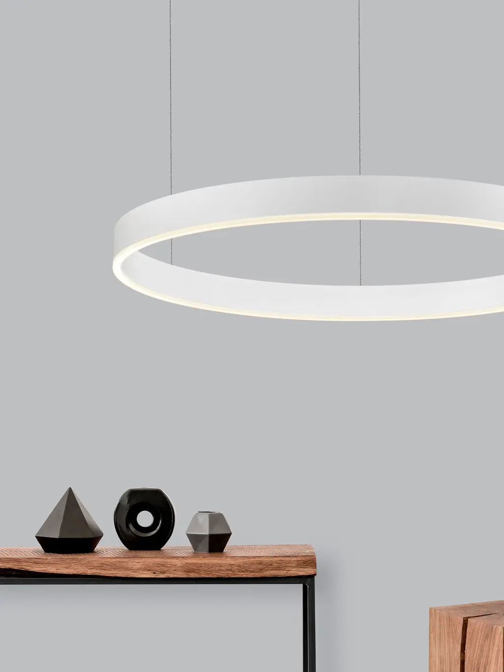 MOTIF — Suspensions Nova Luce